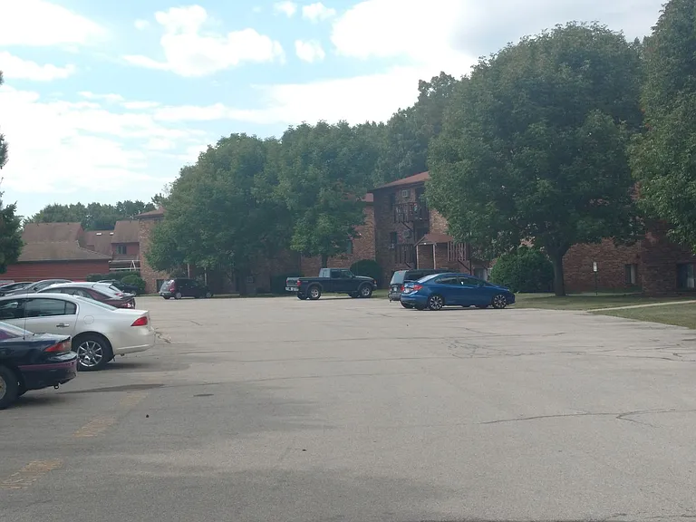 Cedar Creek Apartments-Oshkosh — Photo 11