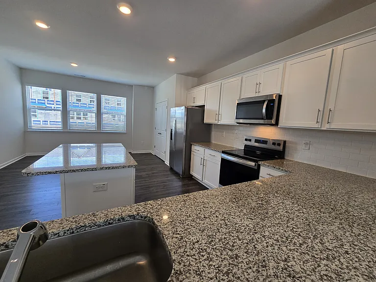 803 Washington St — Photo 8
