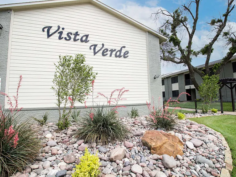 Vista Verde — Photo 1