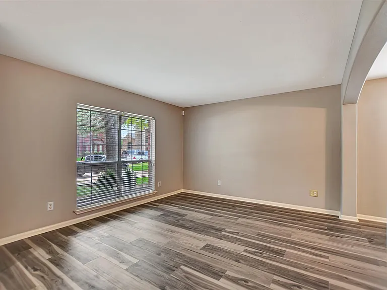 5410 Spring Oak Dr — Photo 7