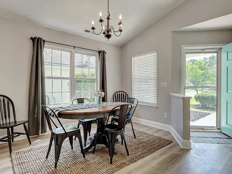 136 Red Bird Ln — Photo 3