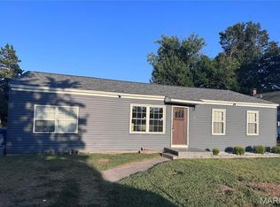 17 Randolph Dr, Centralia, IL 62801