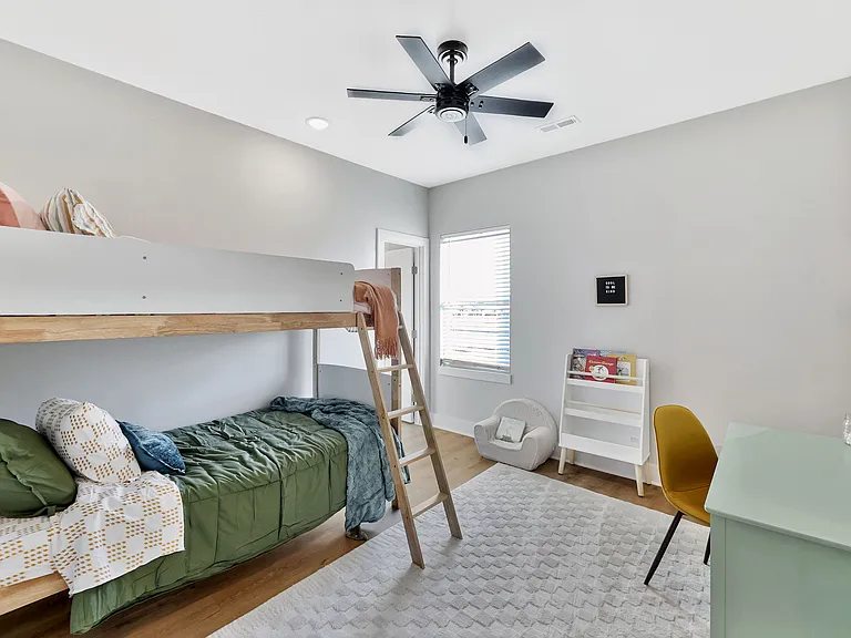 1014 SE 10th Ter — Photo 8