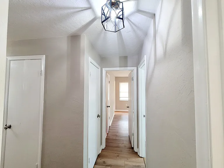 3116 W University Ave — Photo 42