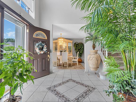 5th image of 87 Nicole Drive