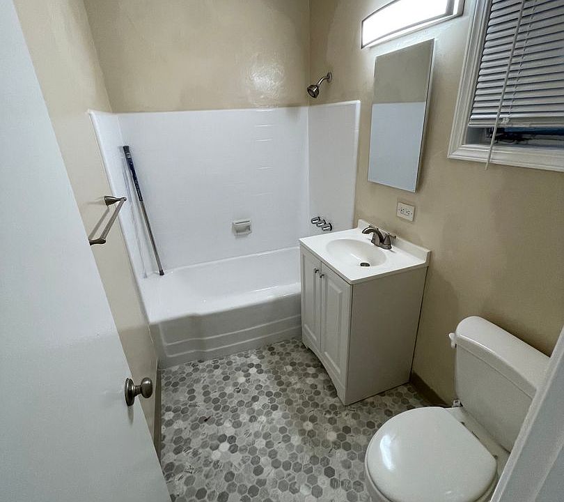 2nd image of 4918 W Point Loma Blvd #C