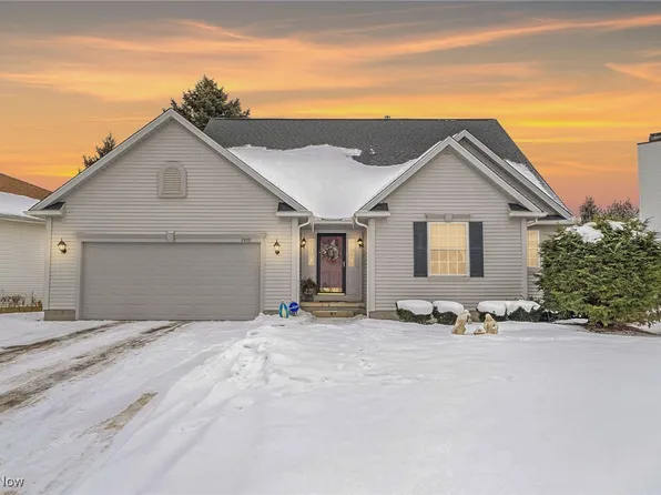 2939 Woodcrest Dr, Akron, OH 44333