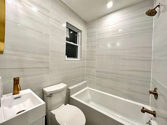 4th image of 88 Wallis Ave #2R