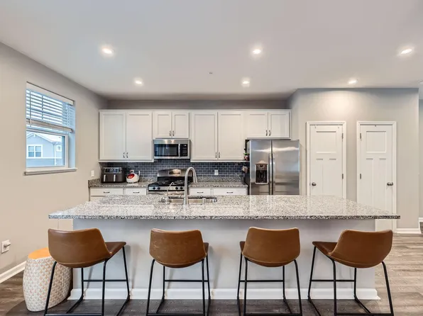 2191 Gateway Hill Rd, North St Paul, MN 55109