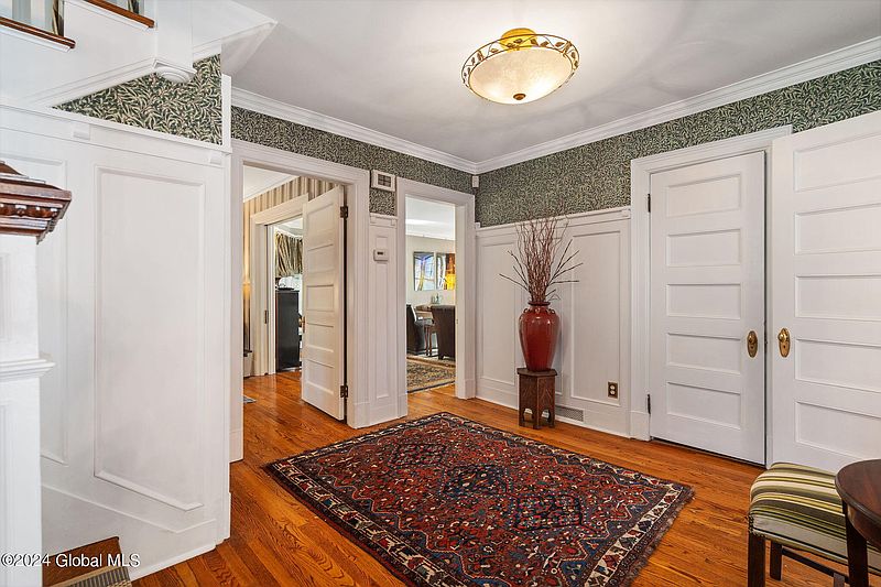 5th image of 1386 Lowell Road