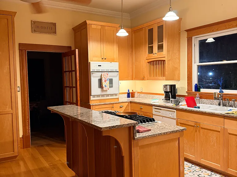 402 W Locust St — Photo 22