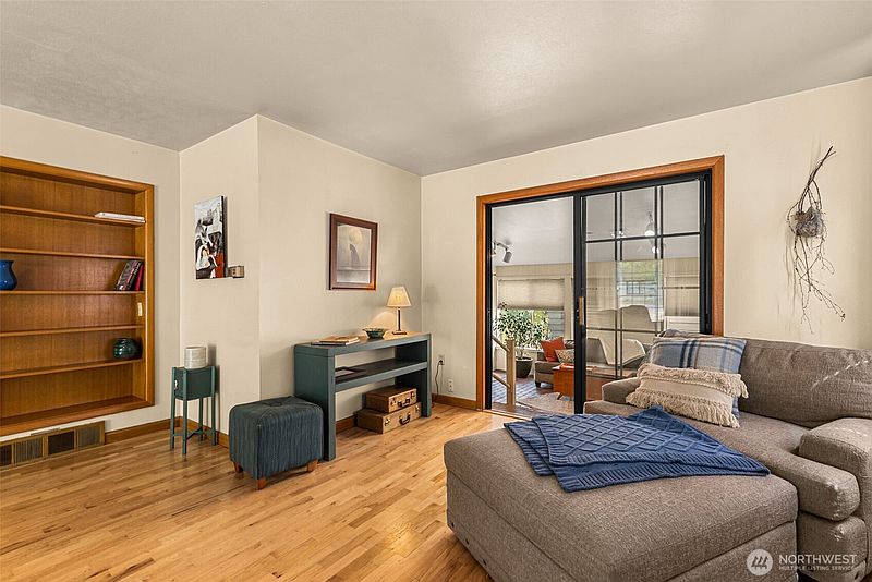 5th image of 19 N Garfield Avenue