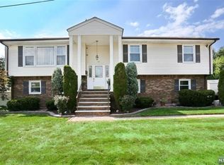 4 Municipal Pl, Emerson, NJ 07630