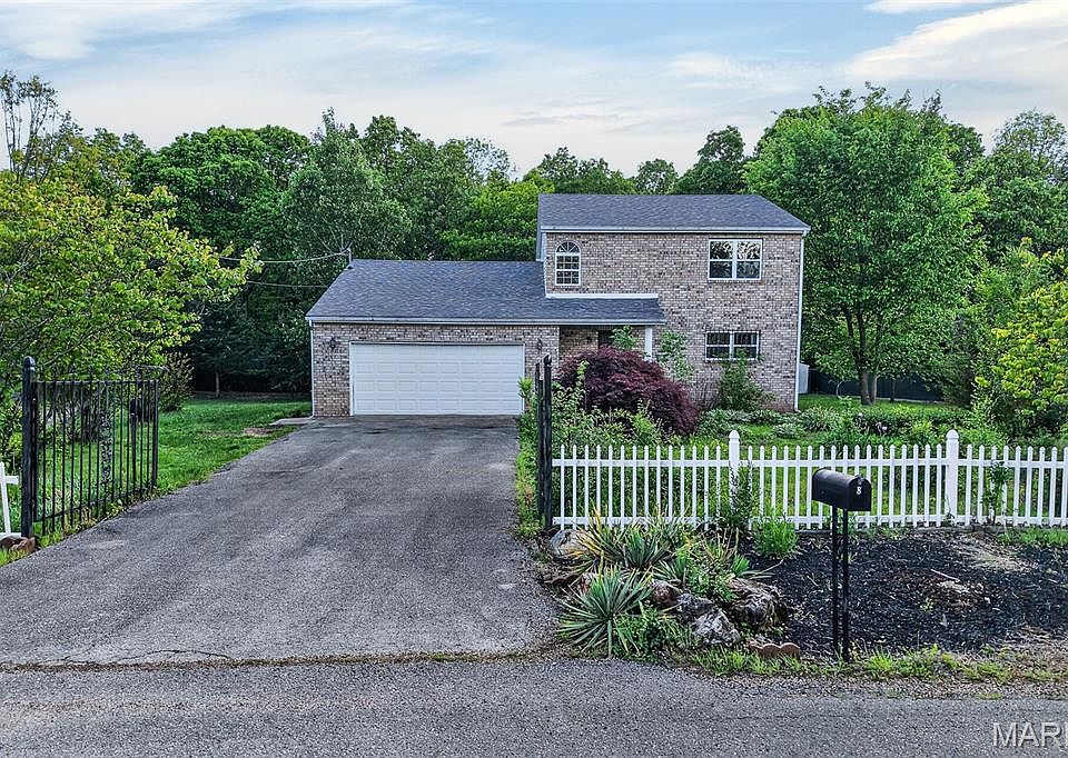 1st image of 8 Flora Dr