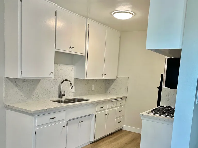 4350 N Lakewood Blvd #8 — Photo 2