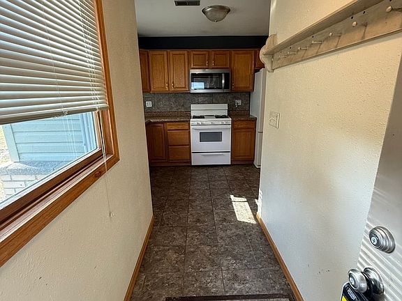 3rd image of 5252 Glen Dr