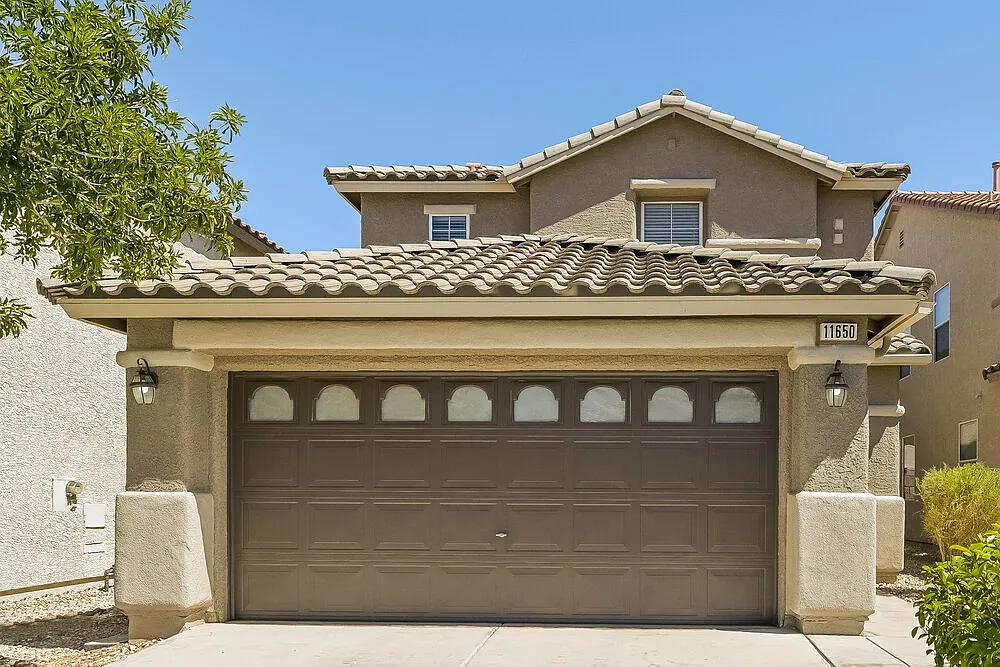 4 bed, 3.0 bath, 1993 sqft, $2,540 — Photo 1