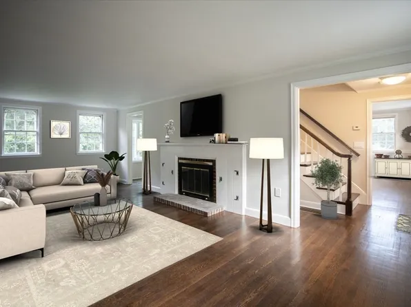 50 Miles St, Millbury, MA 01527