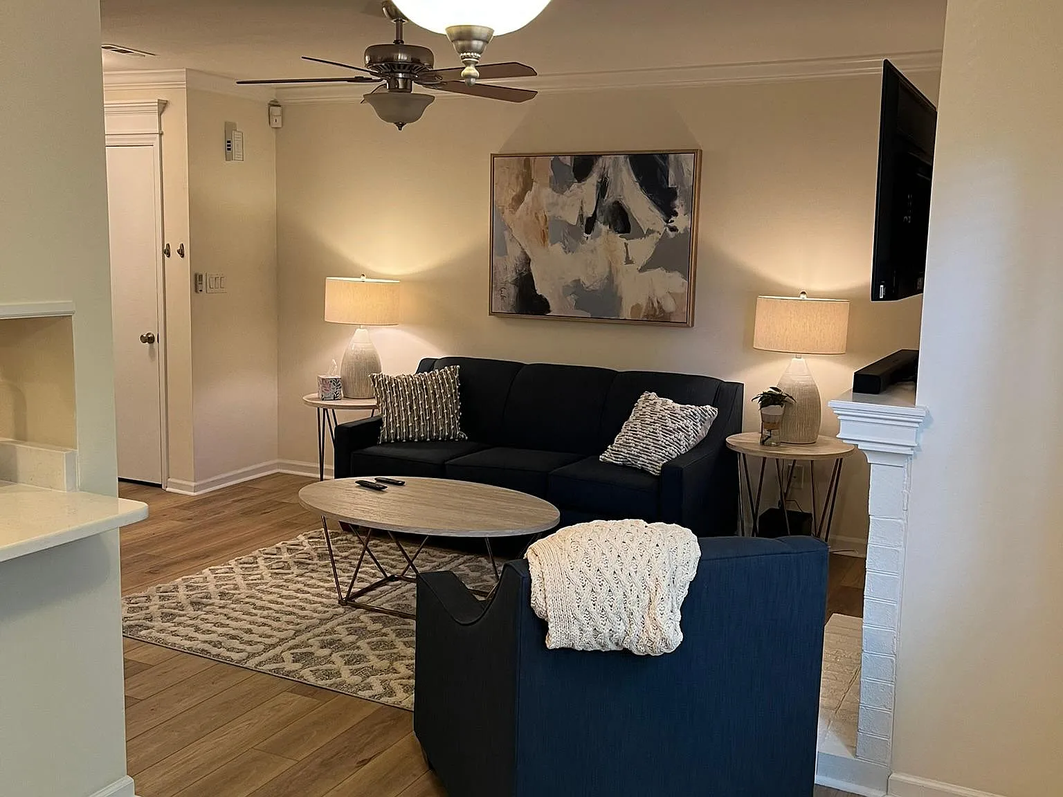 2 bed, 811 sqft, $1,850 — Photo 2