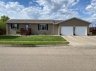 1114 13th Ave SW, Aberdeen, SD 57401