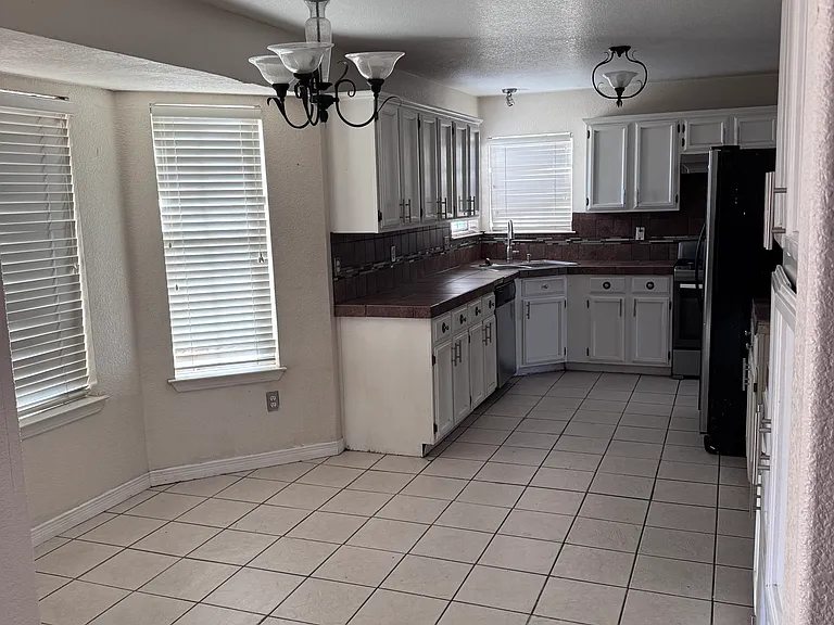 12176 Dos Rios Dr — Photo 6