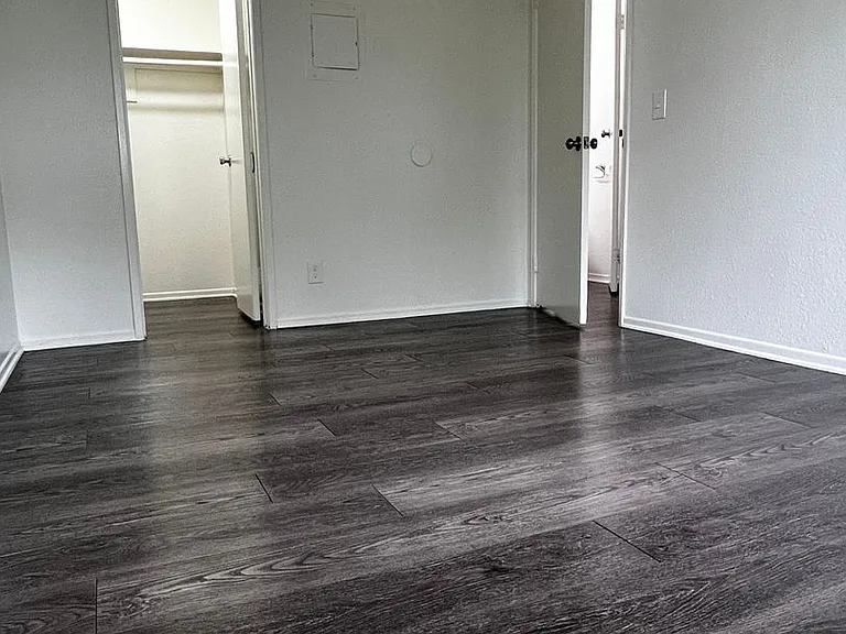 5910 Warren St — Photo 9