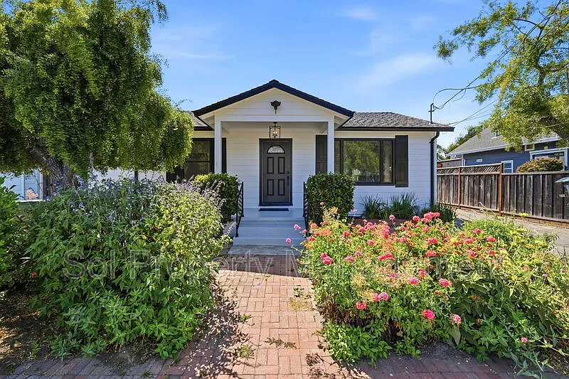2 bed, 1.0 bath, 956 sqft, $4,500 — Photo 1