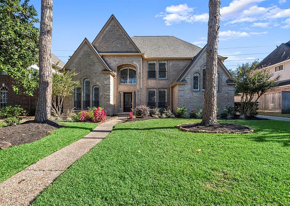 Welcome Home! This gorgeous 2 story, 4 bedroom, 3 bath, 2 half bath home is move-in ready!