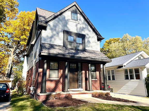 2nd image of 807 Hawthorn Ave