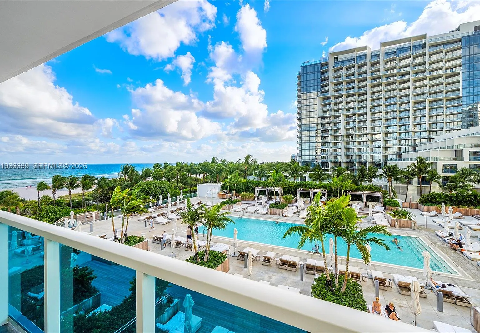 Roney Palace Condo — Photo 4
