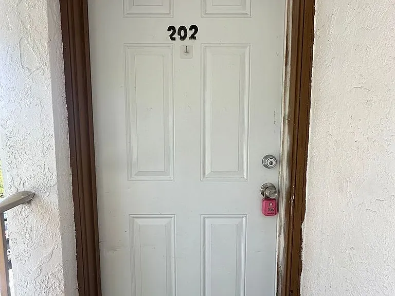 5961 SW 41st St — Photo 15