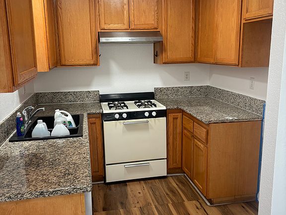4th image of 9628 Beverly St #102