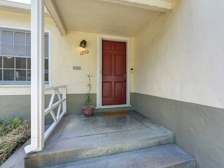 1250 Perkins Way — Photo 8