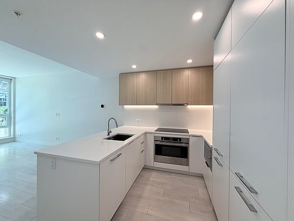 5th image of 10388 133rd St #Townhouse 10