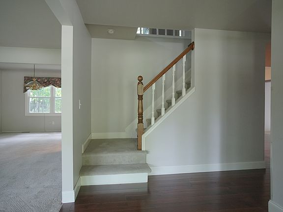 Stair to 2nd floor bedrooms
