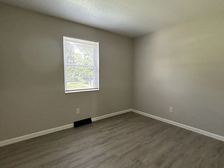 Cambridge Oak Apartments 816 Oak St — Photo 5