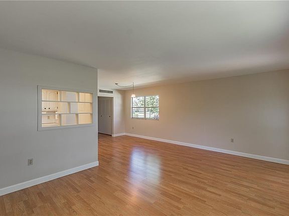 5th image of 201 Kings Blvd APT 10