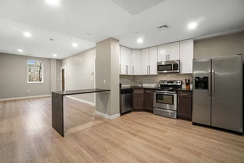 Walter Huntington Apartments Photo 1