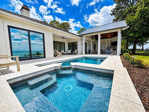 3rd image of 932 Shore Dr