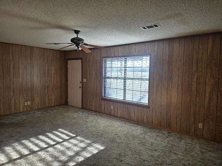 1483 S Waco St — Photo 3