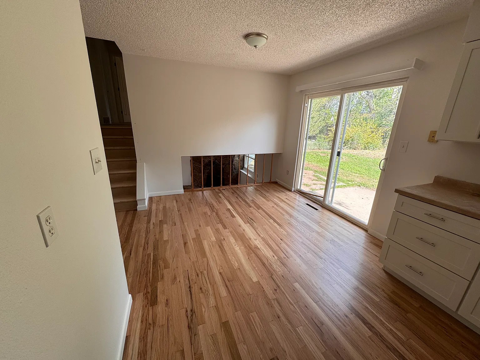 4 bed, 2.5 bath, 1900 sqft, $2,695 — Photo 4