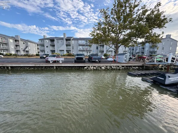 266 Clinton Reef Dr, Port Clinton, OH 43452