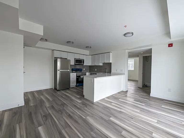 144 Lucan Ave #203 — Photo 24