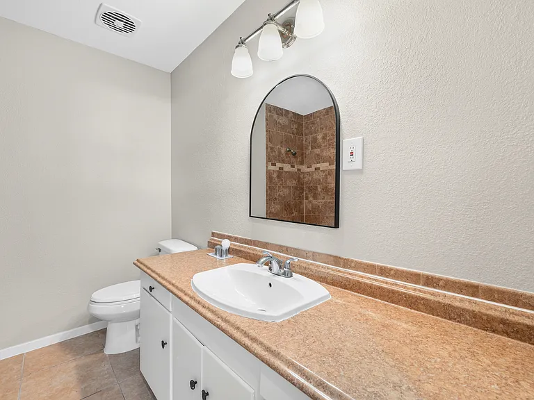 2821 Yale St — Photo 12