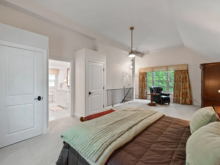 695 Cedar Point Dr — Photo 6