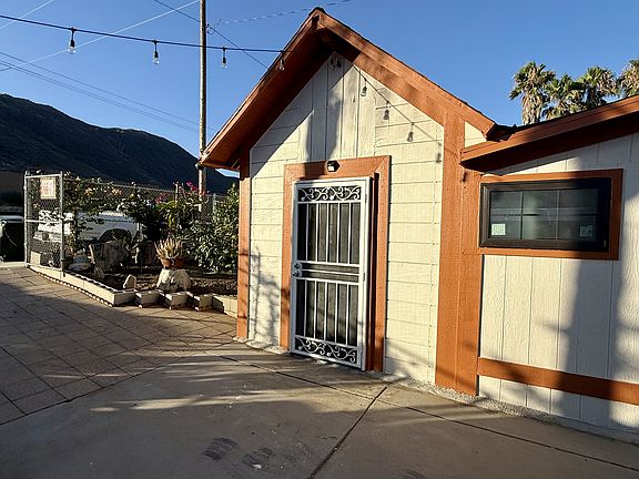 2nd image of 5795 Kenwood Pl Studio C