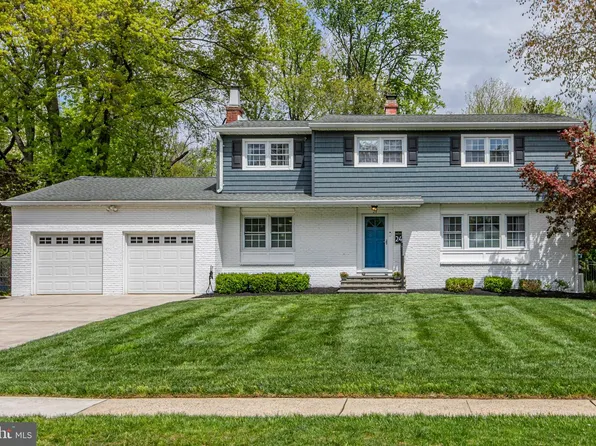 24 Stonicker Dr, Lawrence Township, NJ 08648