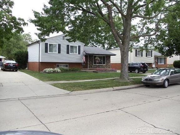 4th image of 31627 Nelson Dr