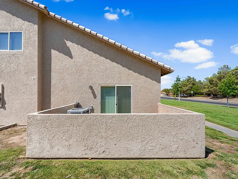 1648 Cactus Dr #D — Photo 29