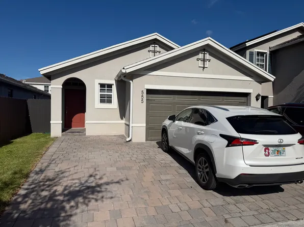 555 NE 6th Pl, Florida City, FL 33034